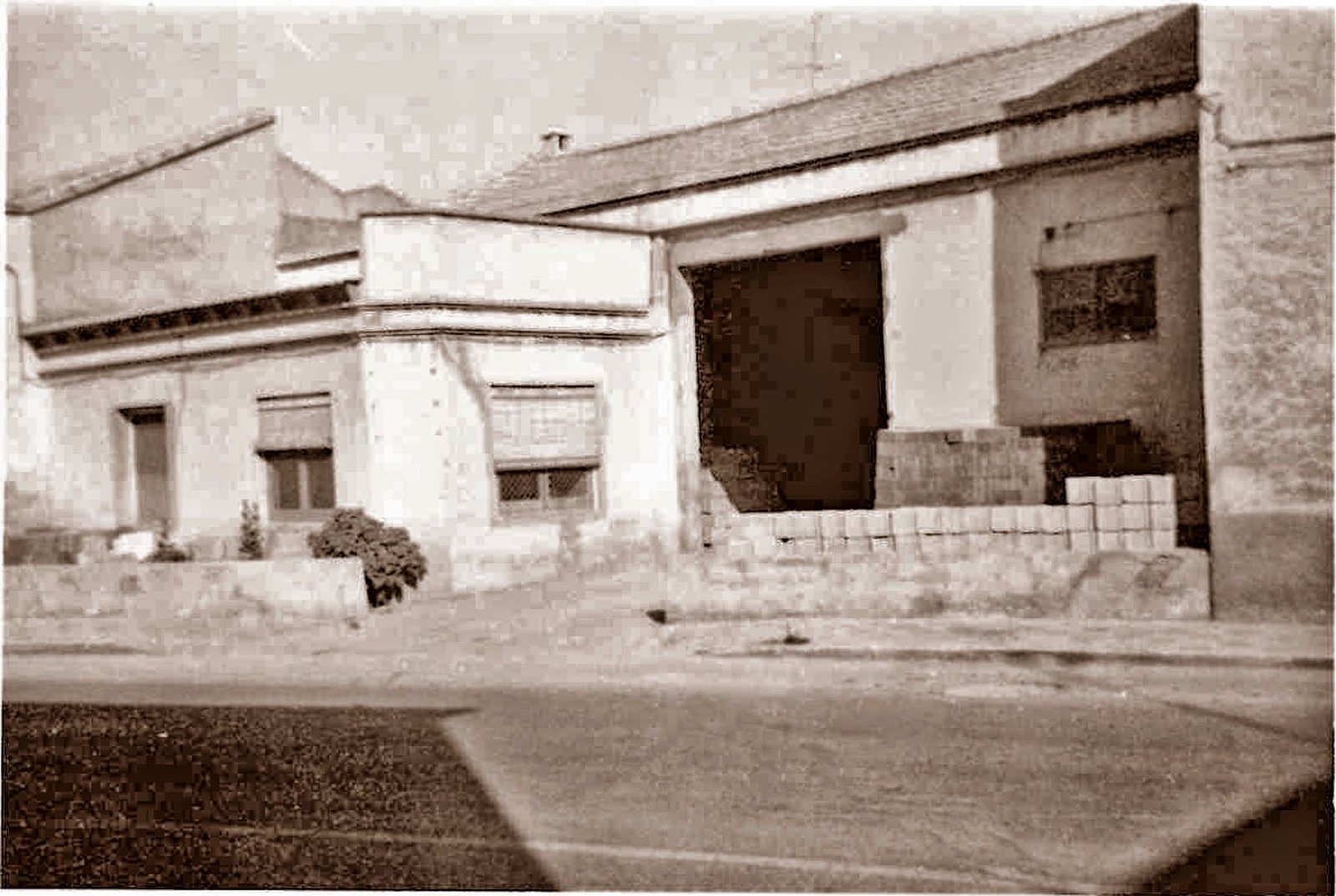 foto almacen de materiales fachada anos 40 hasta los anos 90