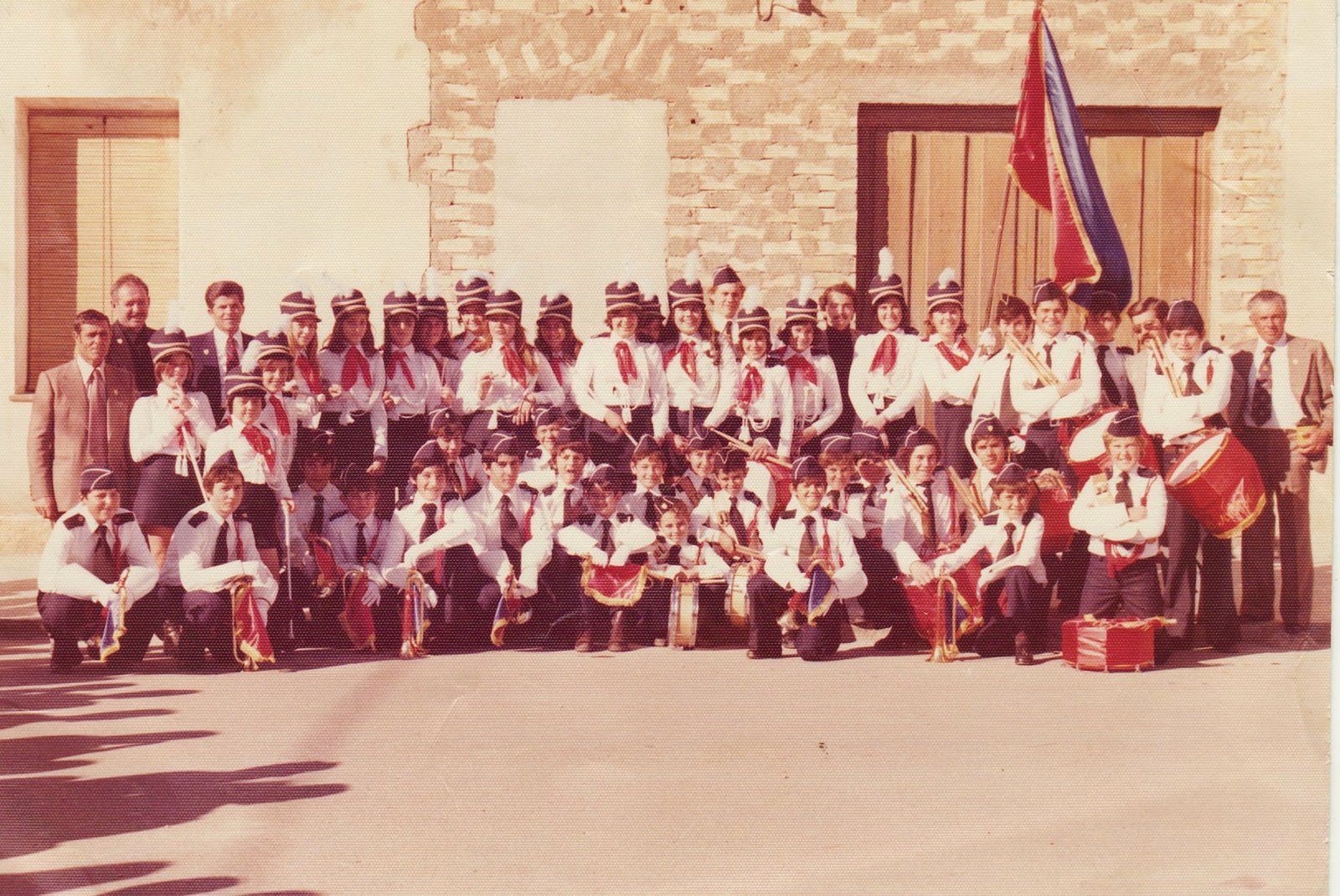bandas de tambores y majorettes