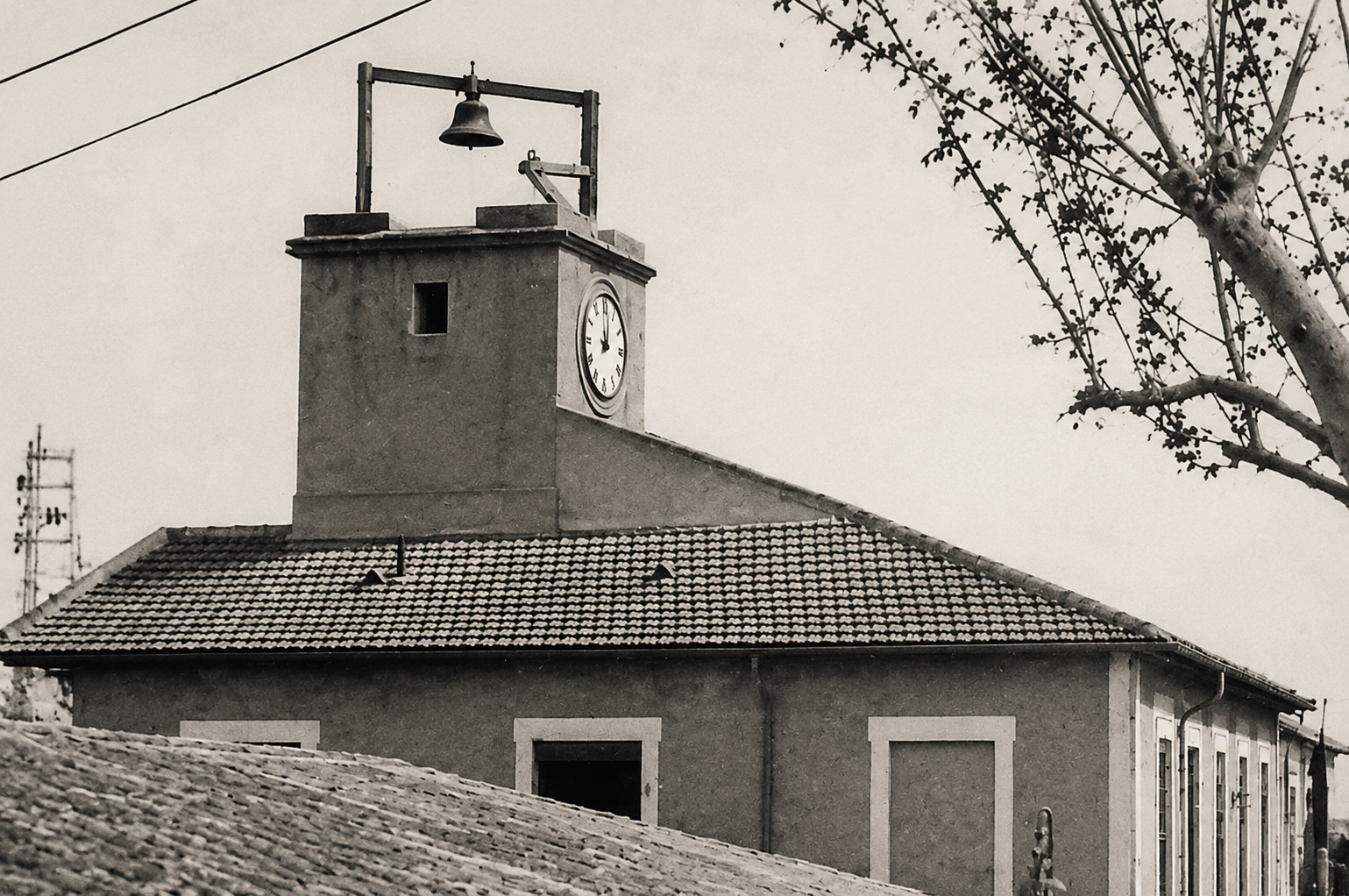 ABDÓN Y SENÉN LA CAMPANA QUE HA DADO LA HORA A ALMORADÍ DESDE 1865