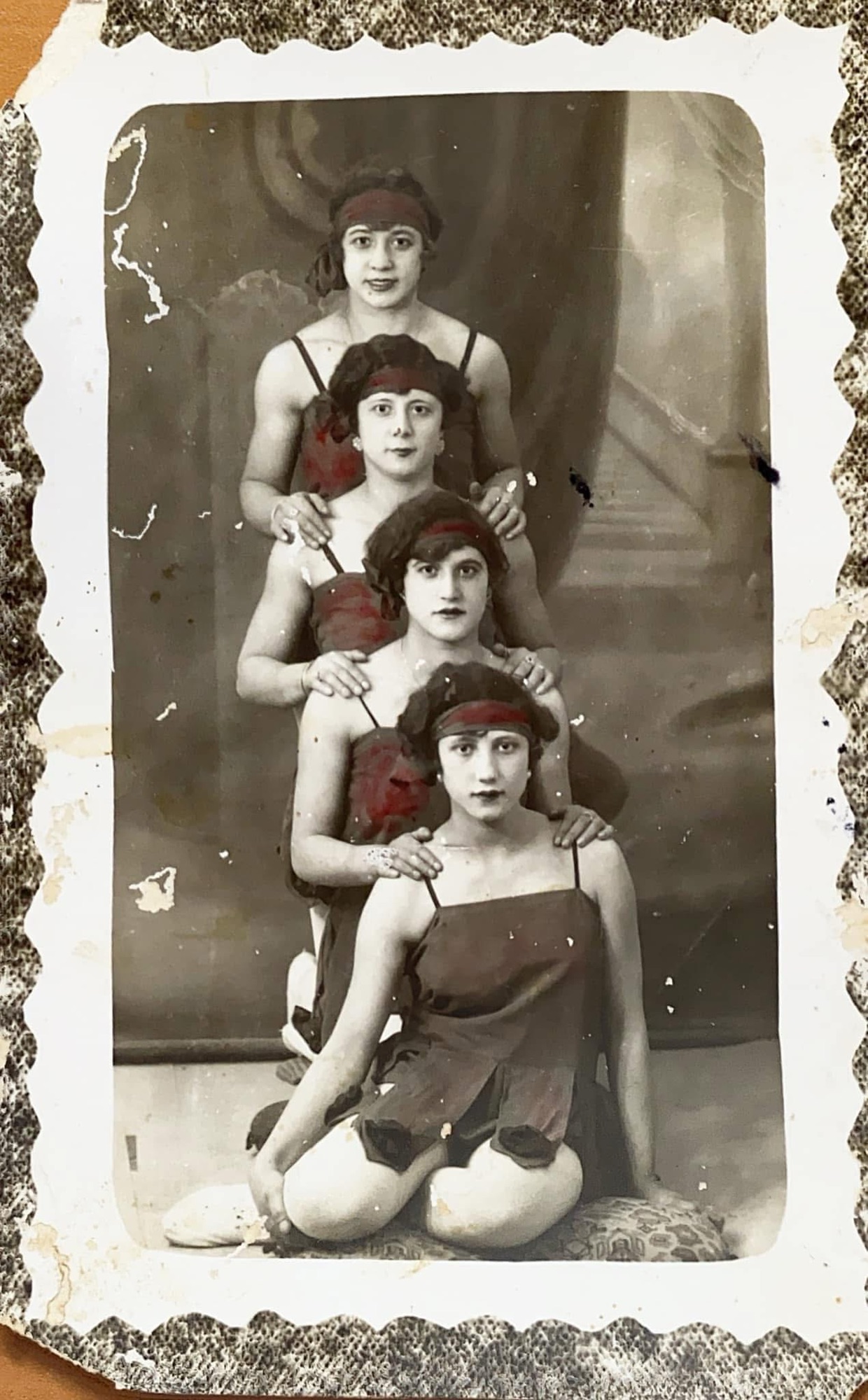 100 AÑOS DEL CIRCO CAPRANI EN ALMORADÍ: LAS HERMANAS QUE MARAVILLARON AL PUEBLO