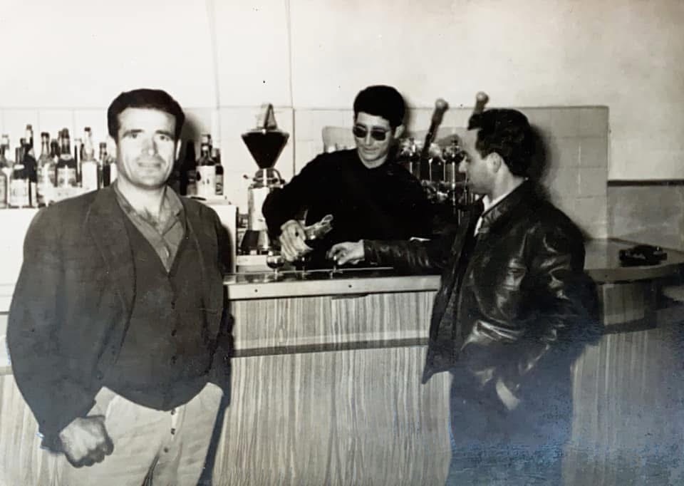 EL BAR COLOLO: CAFÉ, CHATOS, DOMINÓ Y VIDA DE BARRIO